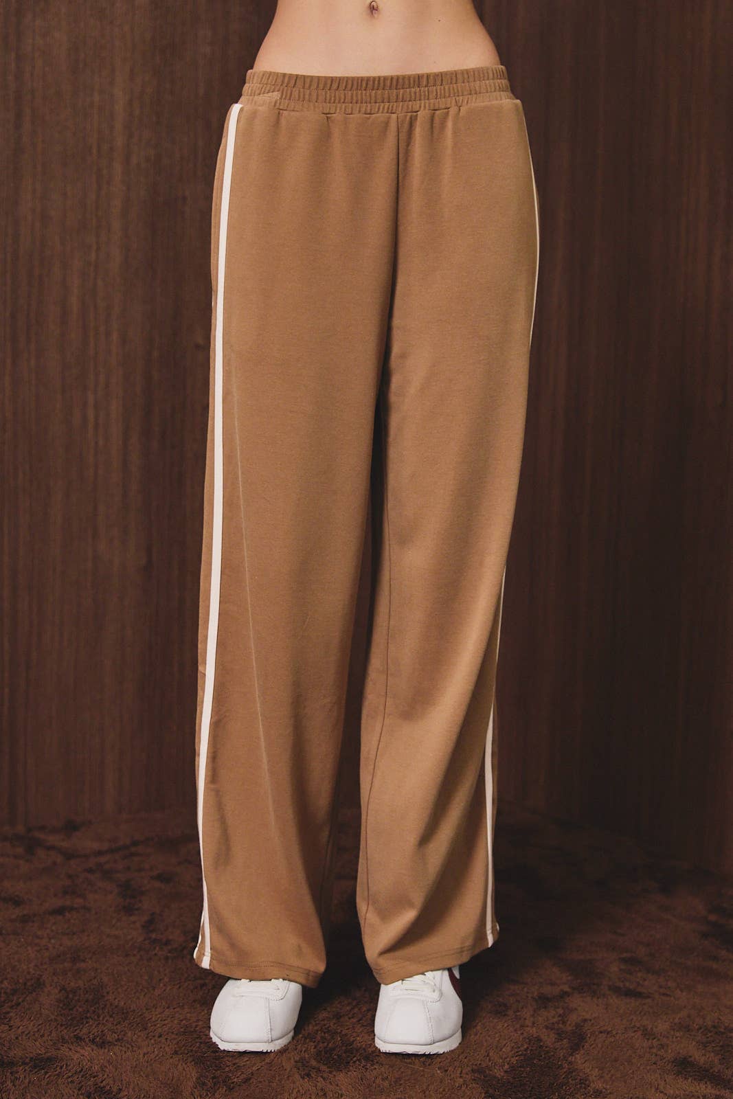 MID RISE CONTRAST LINE DETAIL PANTS