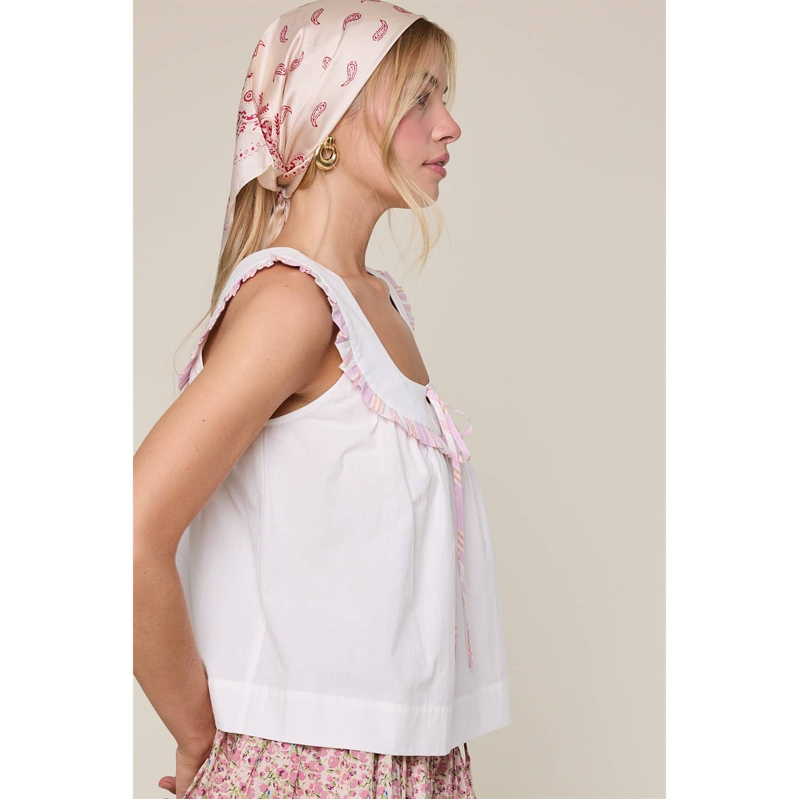CONTRAST RUFFLED COLLARED TANK TOP / WL25-12021