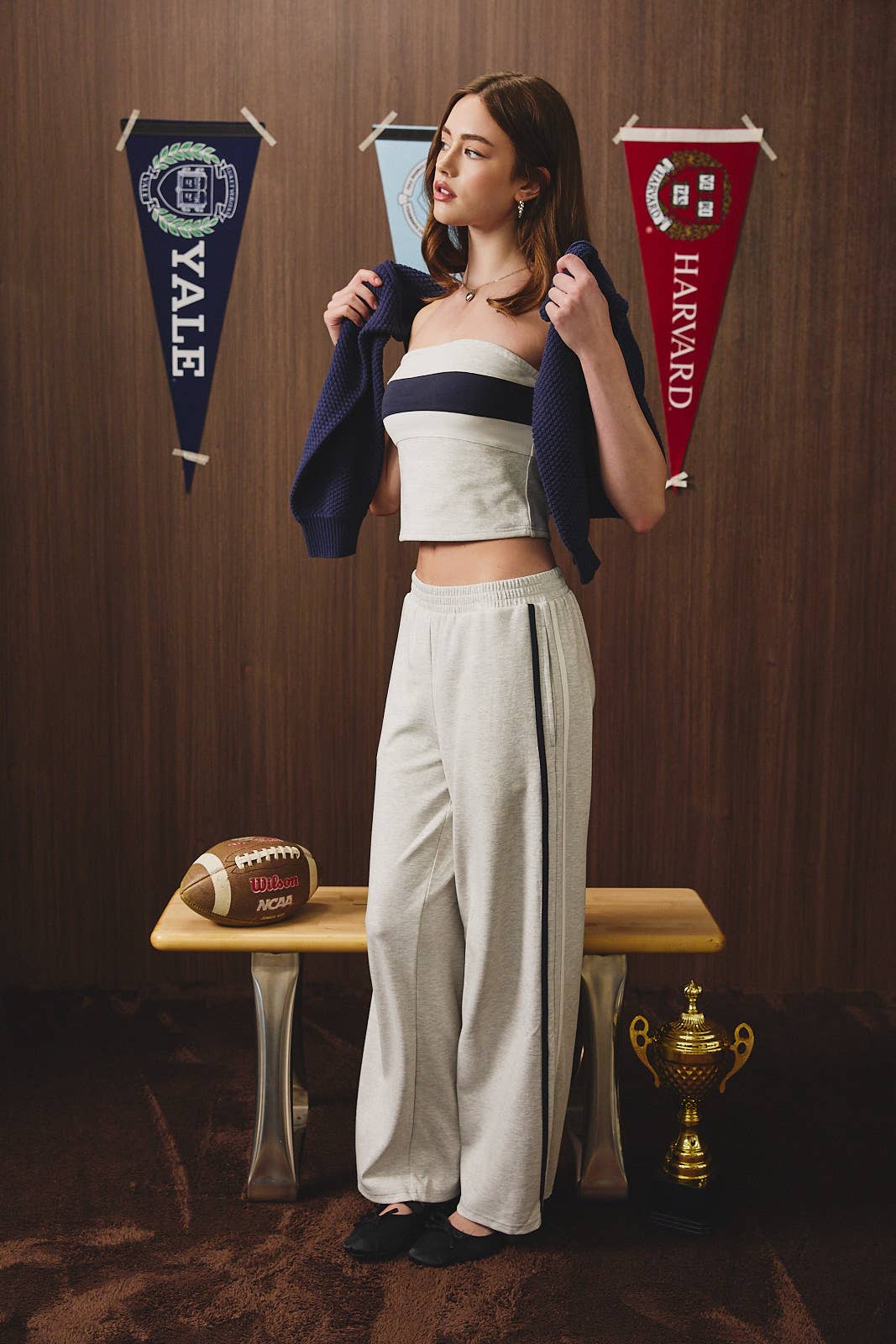 MID RISE CONTRAST LINE DETAIL PANTS